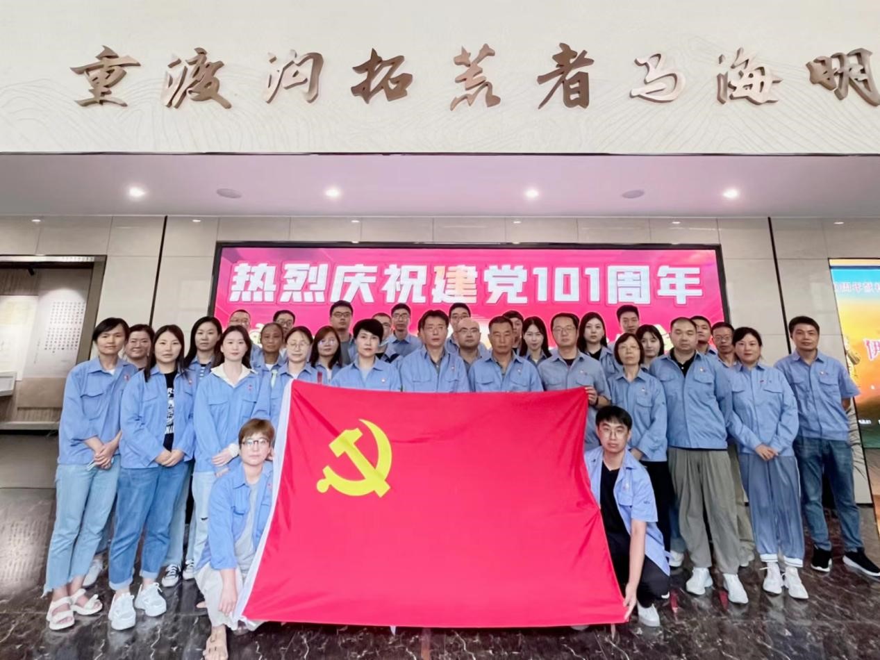 向先進(jìn)學(xué)習，向楷模致敬
